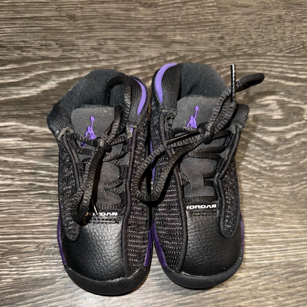 Jordan Retro 13  Kids Sneakers in Black and Purple
